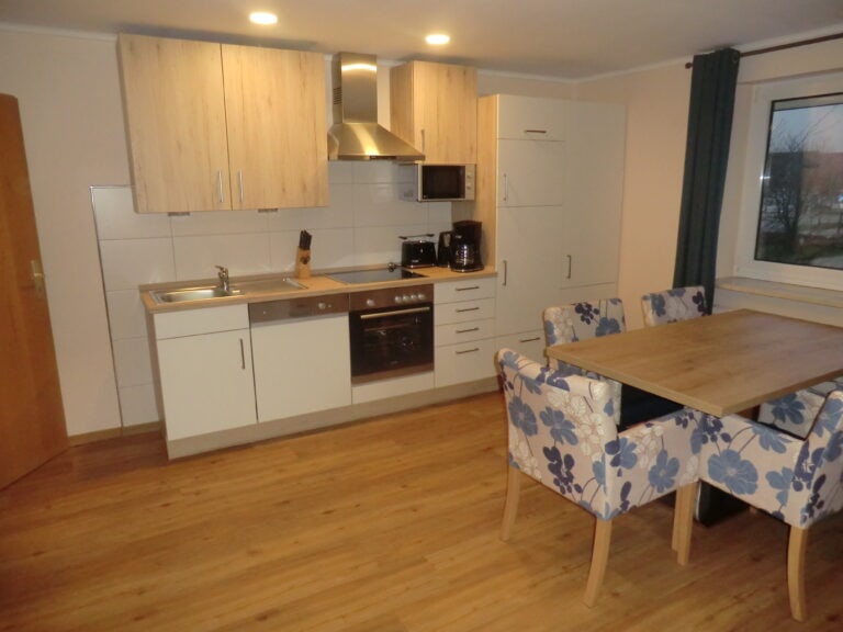 Moderne Küche, Essbereich und komfortabler Wohnraum für Ihren Urlaub.