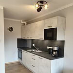 Moderne Küchenzeile in Ferienwohnung in Brake, Niedersachsen.