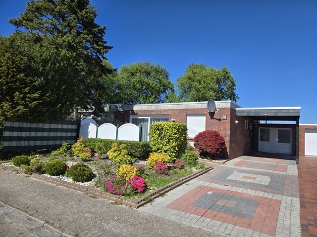 Modernes Ferienhaus in Brake mit Garten, Parkplatz und ruhiger Lage.