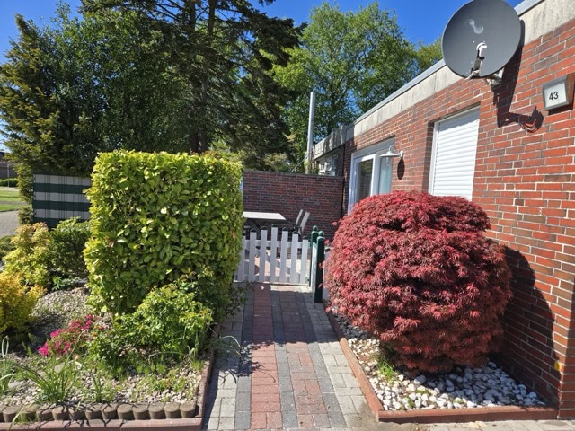Gemütliche Ferienwohnung in Brak mit Garten, Terrasse und gepflegtem Außenbereich.